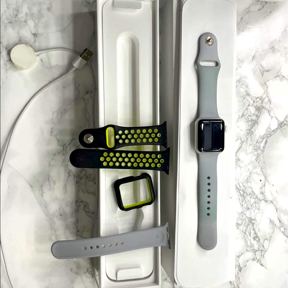 Apple Watch series 3 ( NOT CELLULAR)